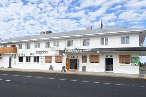 Warrego Hotel with rooms and cabins